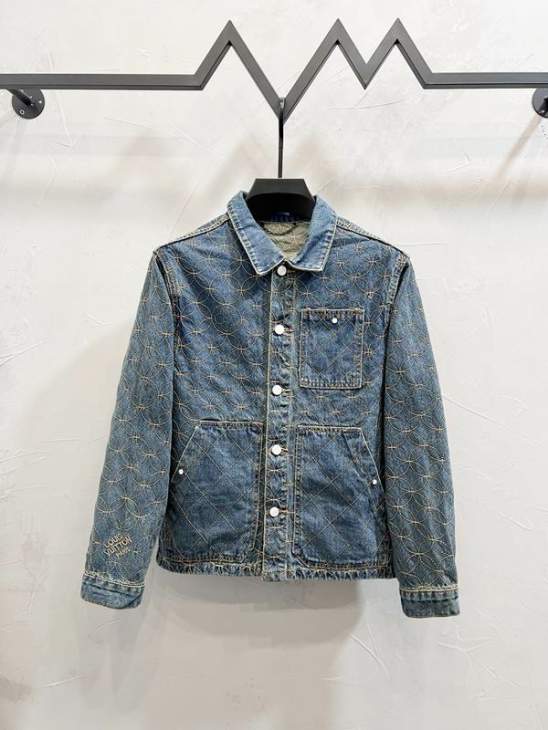 Picture of LV Sweater Suits _SKULVsz46-52M-2XLmmtxM1303M130441219